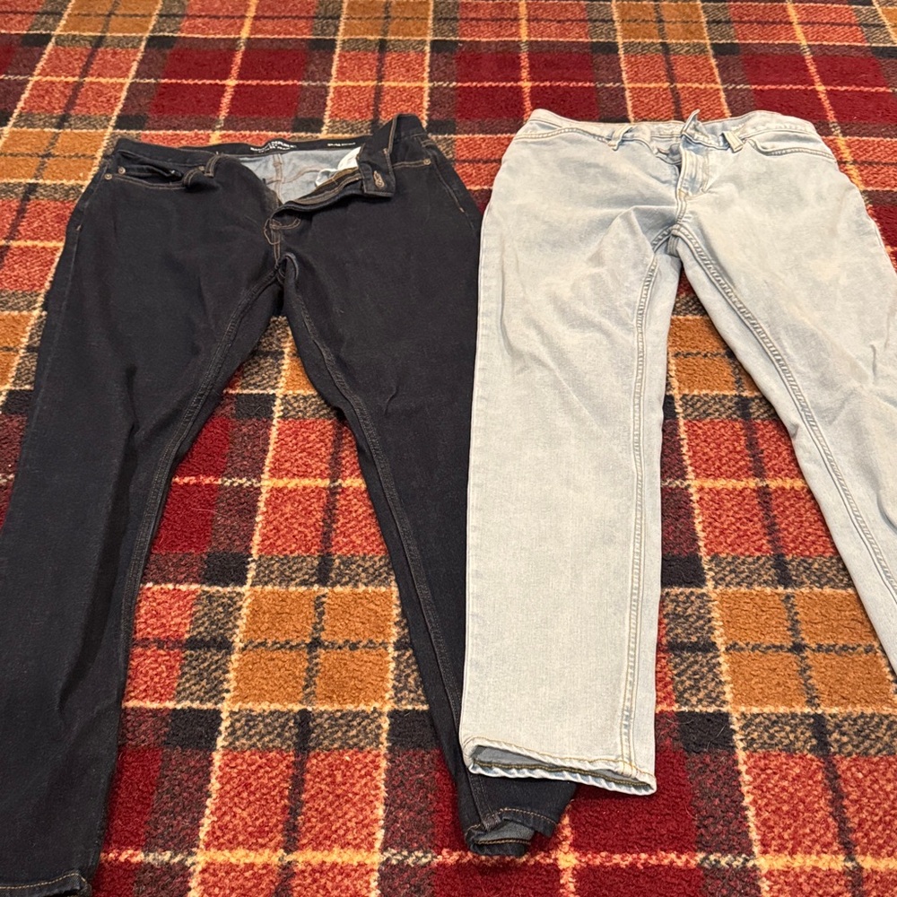 Banana Republic Men's Dark and Light Jeans size 32/34. Worn a few times.